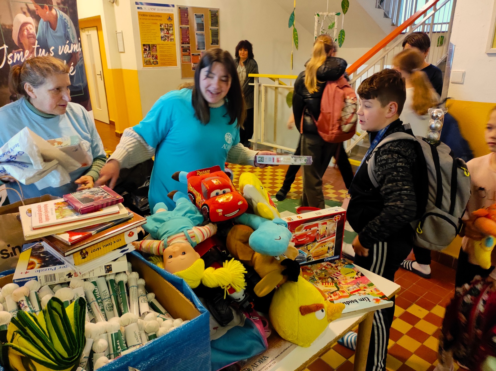 VIDEO: Liberecké děti ukázaly štědrost, darovaly hračky a knihy pro charitu  - Liberecký deník
