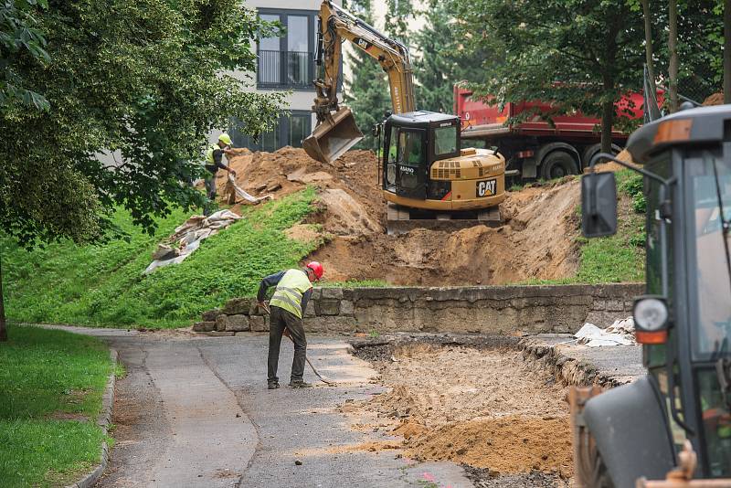 V rámci projektu GreenNet jsou v Liberci měněny staré parovody za nové úspornější horkovody.