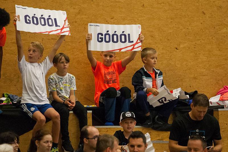 Zápas 1. kola florbalové Tipsport Superligy mezi týmy FBC Liberec a TJ Znojmo LAUFEN CZ se odehrál 1. září v Liberci. Na snímku fanoušci Liberce.