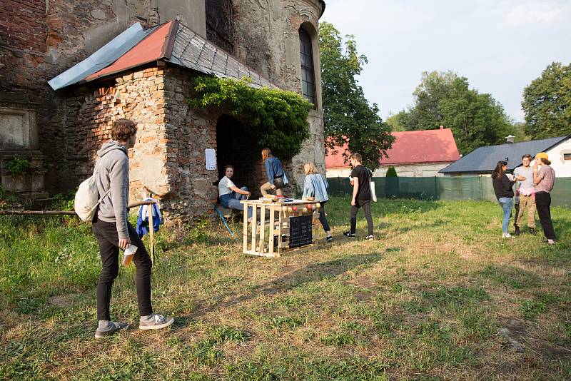 Chátrající kostel v Horním Vítkově žije festivalem KUKOKLI