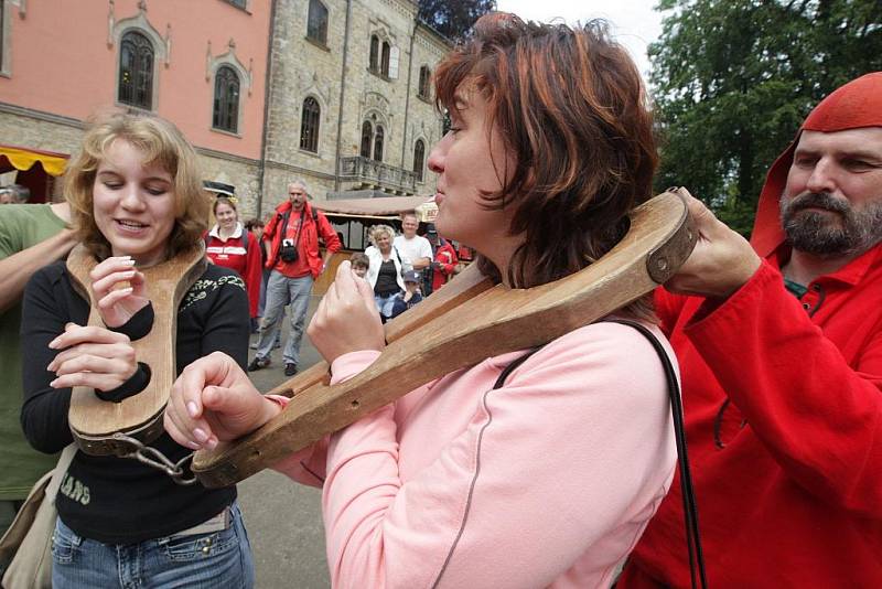 Slavnosti lovu a ohně na Sychrově.