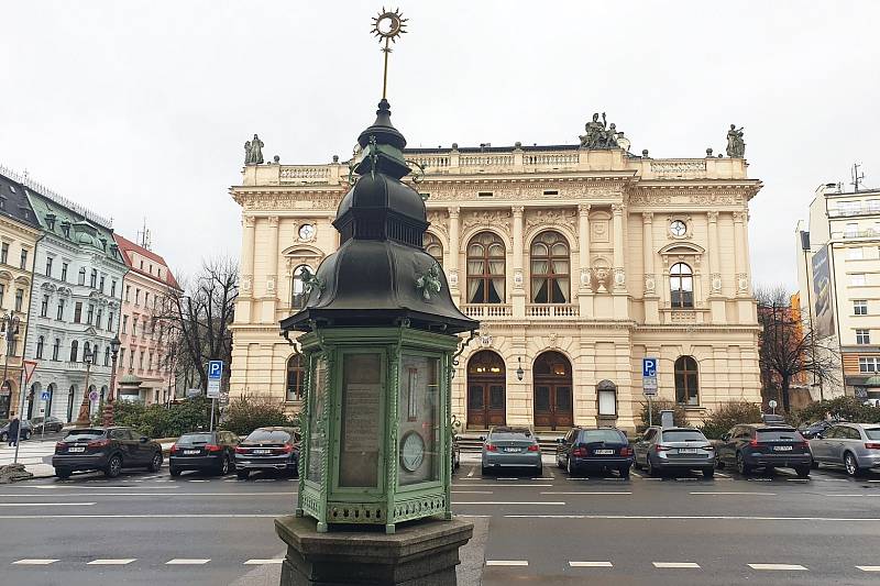 Meteobudka za libereckou radnicí přenese do dávných dob bez mobilů.