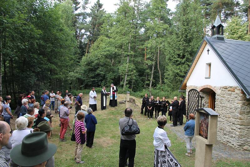 V Osečné na Kotelském vrchu vysvětili 15. června obnovenou křížovou cestu. Ceremonie se ujal generální vikář Martin Davídek společně se zdejším farářem Miroslavem Maňáskem.