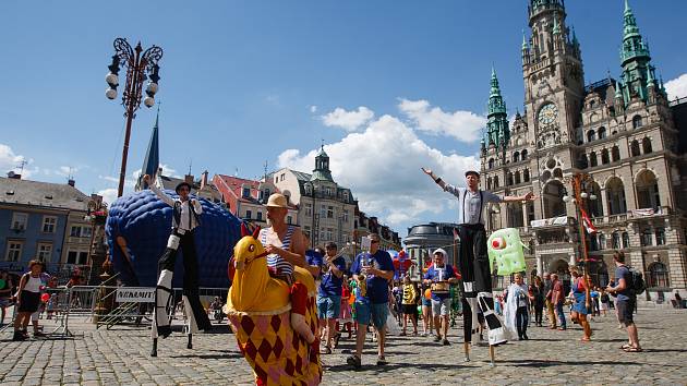 Libercem prošel průvod masek, který odstartoval festival loutkového divadla Mateřinka.