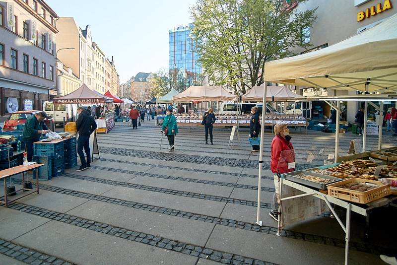 V Liberci u radnice se ve čtvrtek 23. dubna letos poprvé konaly farmářské trhy.