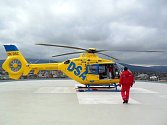 Ilustrační foto. Vrtulník na heliportu. Krajská nemocnice Liberec. Letecká záchranná služba.