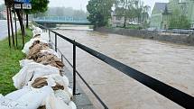 Situace ve Frýdlantě je v souvislosti s povodňovými stavy na tocích Smědé a Řasnice stabilizovaná, bezprostřední nebezpečí už nehrozí.