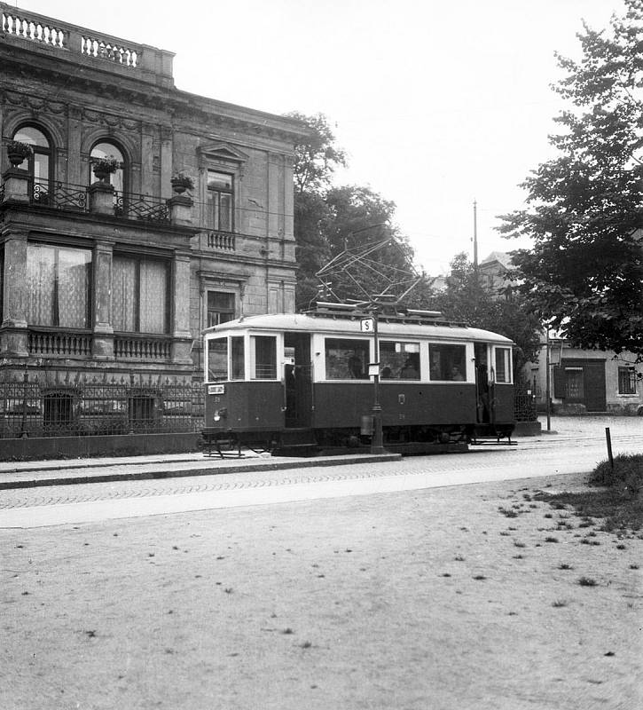 Liberecká tramvaj z 30. let 20. století.