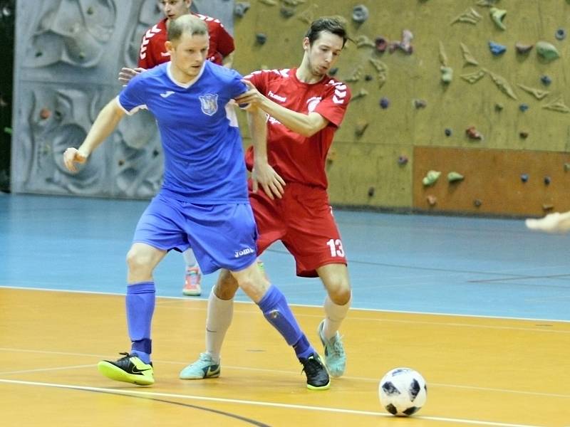 Liberecký Pampuch Team (v červeném) prohrál v domácím duelu II. futsalové ligy s Kladnem 3:5