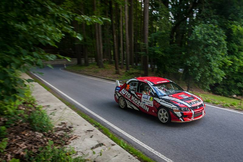 Rally Bohemia 2018, závod seriálu Mistrovství České republiky v rally, pokračoval 30. července na Jablonecku a Liberecku. Na snímku je posádka Petr Hrobský a Dalibor Štěpán s vozem Mitsubishi Lancer EVO IX na šesté rychlostní zkoušce - Radostín II.