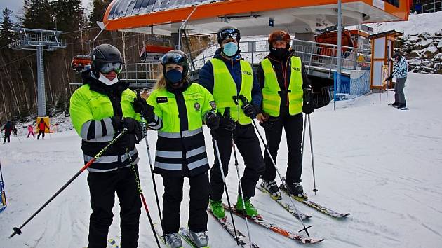 Policisté z Libereckého kraje se zapojili do dalšího projektu s polskými kolegy. Společně dohlížejí na bezpečnost ve ski areálech v polsko – českém pohraničí.
