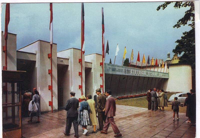Technikův pavilon není v dobrém stavu. Pohled na vstupní pavilon ze 70. let 20. století.