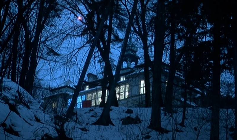 Snímek z filmu Krev zmizelého z roku 2005, Wolkerovo sanatorium.