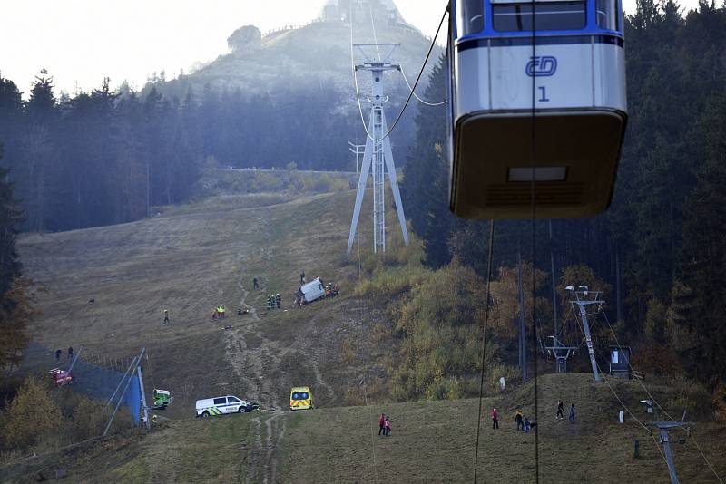 Lanovka na Ještěd se zřítila