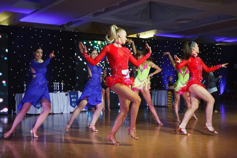 Tanečníci v latinskoamerických tancích soutěží na WORLD DANCE CHAMPIONSHIP v libereckém Babylonu.