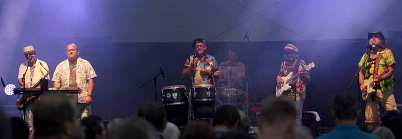 BENÁTSKÁ. Ve Vesci začal 23. ročník festivalu. Zahájily ho kapely z Hanspaulky. 