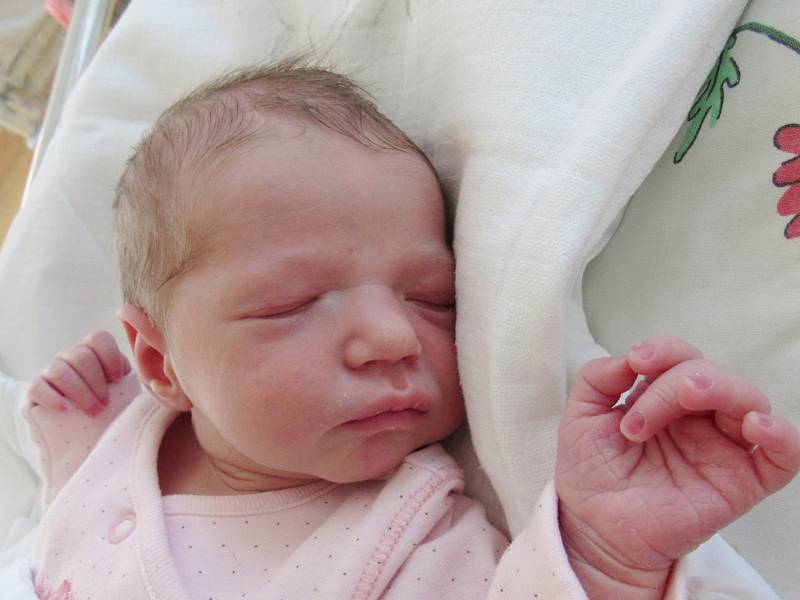 ANITA PĚČOVÁ Narodila se 18. června v liberecké porodnici mamince Veronice Pěčové ze Stráže pod Ralskem. Vážila 2,64 kg a měřila 49 cm.