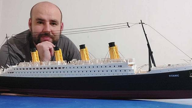 Filip Trdla s maketou Titaniku