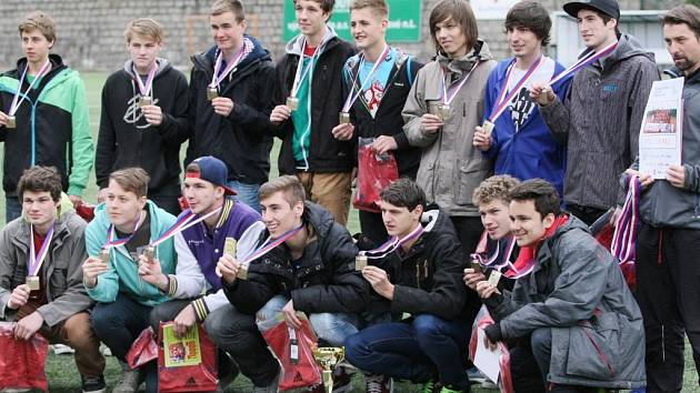 VÍTĚZOVÉ . Studenti SPŠSE Liberec zvítězili v krajském finále fotbalového Poháru Josefa Masopusta.   