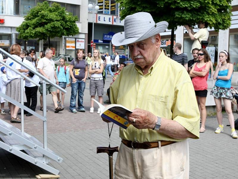 Den s Deníkem navštívil Liberec. Program a doprovodné akce obohatili aktivisté bojující za výstavbu hospicu v Libereckém kraji.