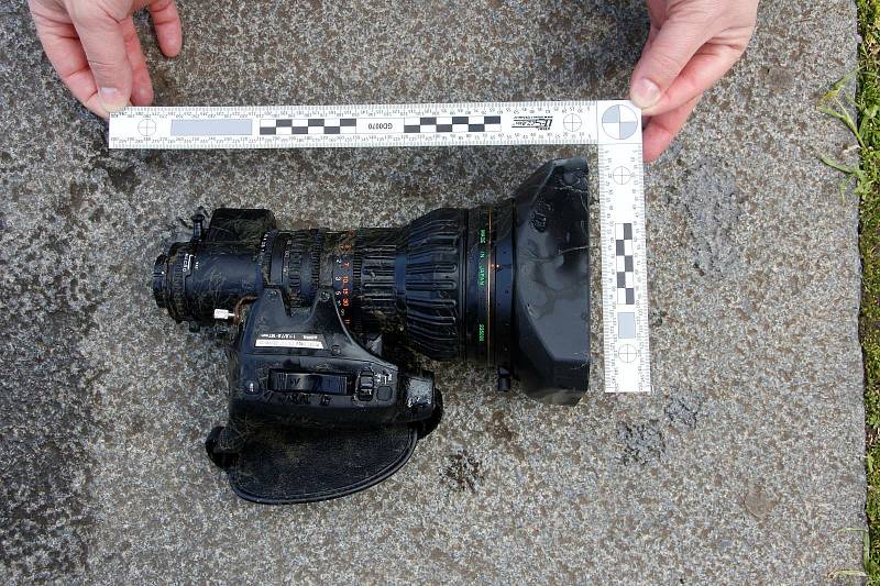 Objektiv kamery, který muž ukradl.