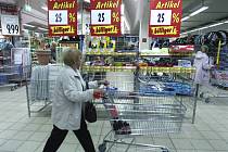 Lidé stále častěji jezdí nakupovat do Německa či Polska