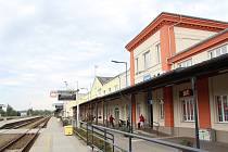 3. září byla slavnostně otevřená opravená výpravní budova nádraží v Turnově. Zázemí zde nalezne mimo jiné i pobočka pošty a v říjnu i městská knihovna.