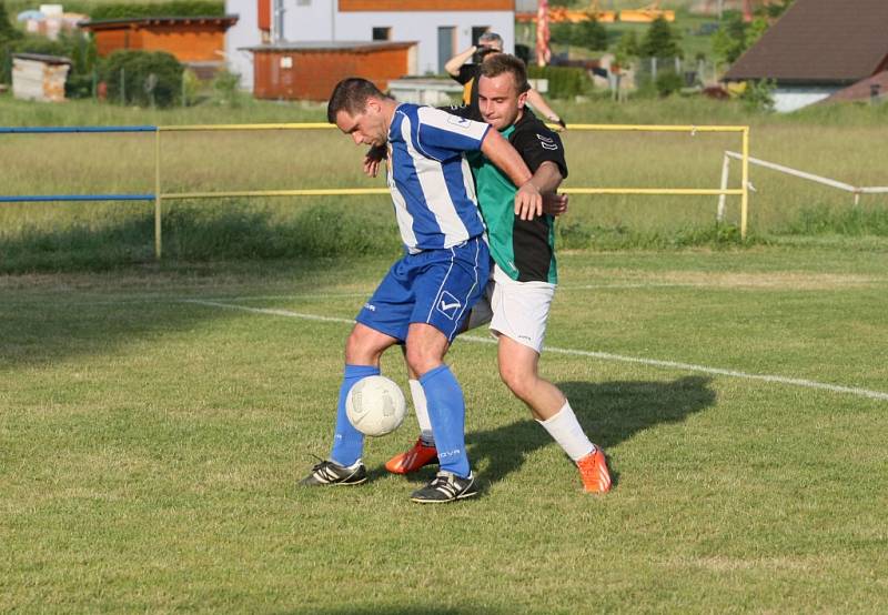 Do okresu jde z baráže Chrastava