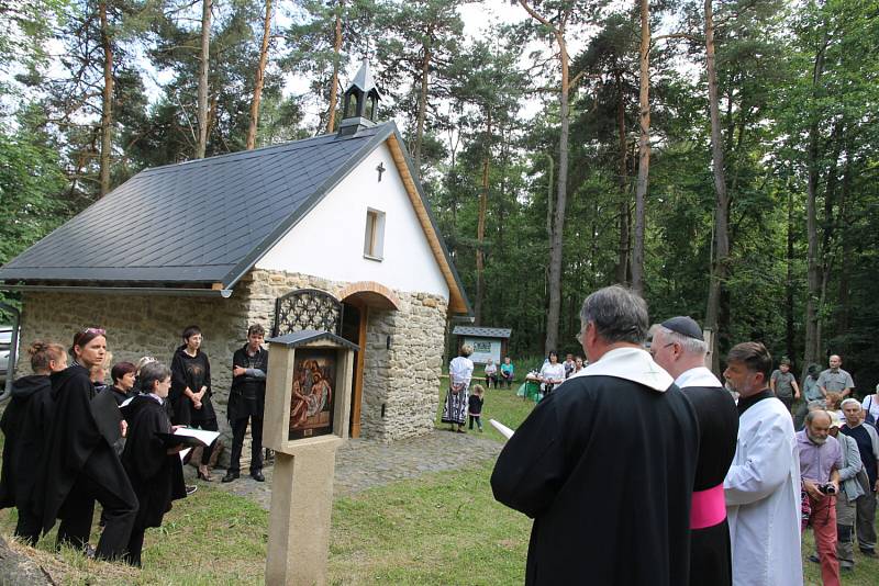 V Osečné na Kotelském vrchu vysvětili 15. června obnovenou křížovou cestu. Ceremonie se ujal generální vikář Martin Davídek společně se zdejším farářem Miroslavem Maňáskem.