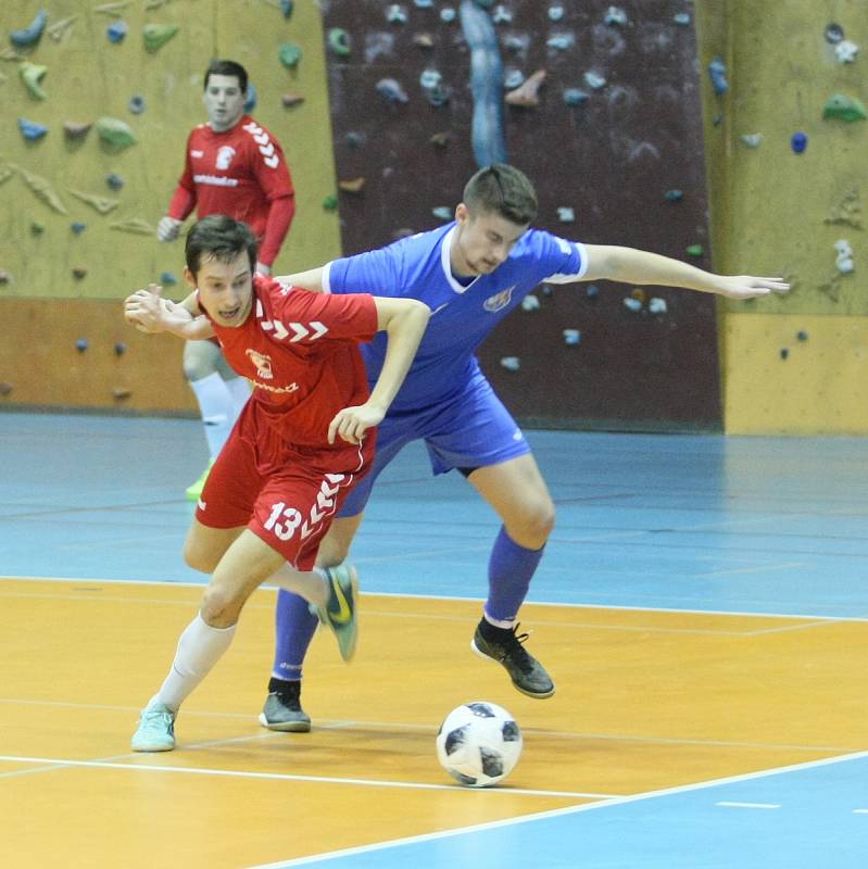 Liberecký Pampuch Team (v červeném) prohrál v domácím duelu II. futsalové ligy s Kladnem 3:5