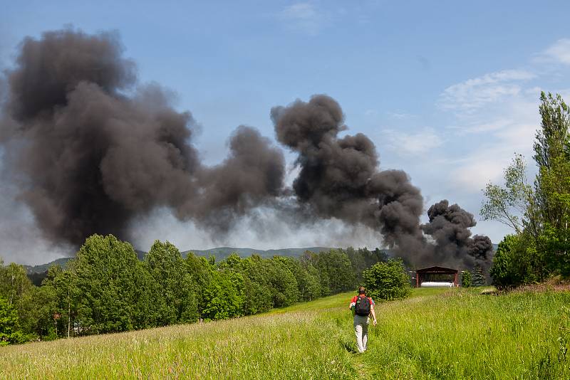 Hasiči zasahovali 29. května u požáru ve společnosti Severochema v Liberci. Hořel zde sklad hořlavých kapalin.