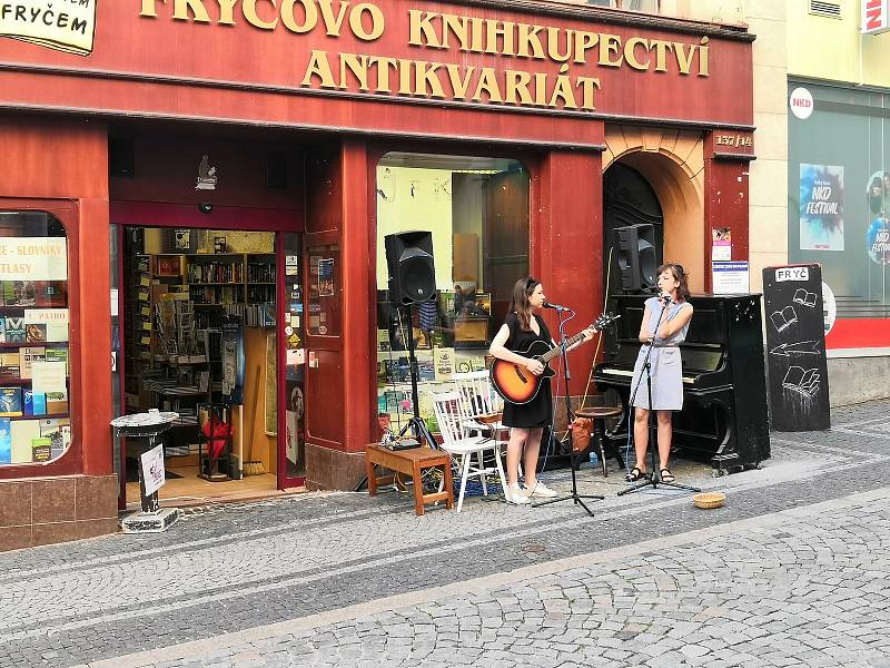 Koncert v Pražské ulici.