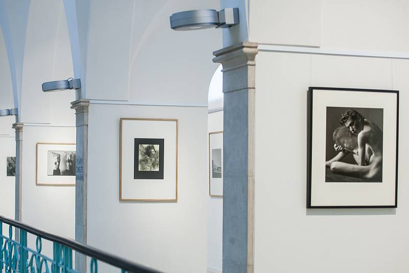 Instalace výstavy fotografií ze sbírky společnosti PPF obsahující díla takových fotografů jako Jsou Funke, Sudek nebo Drtikol pokračovala 19. června v Oblastní galerii Liberec. Výstava bude zahájena 21. června a potrvá až do 30. září.