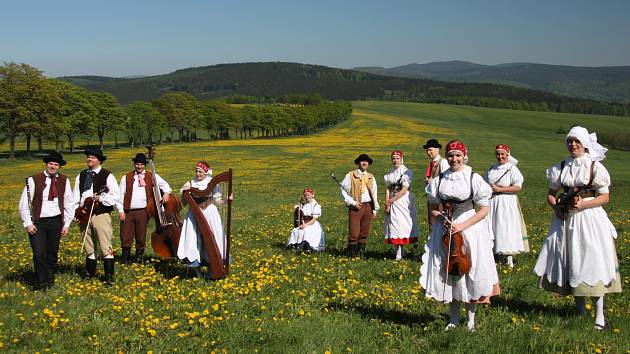 Folklórní soubor Jizera Liberec.
