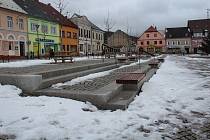 Nové Město pod Smrkem se může pochlubit zrekonstruovaným náměstím. Foto k 23. 1. 2024.