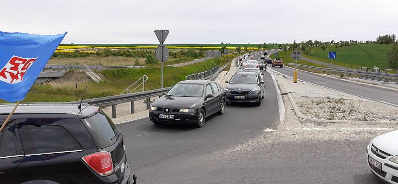 Pomalá jízda a dlouhé kolony. Poláci zablokovali hraniční přechody u Hrádku