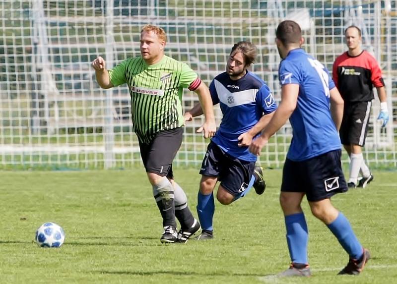 Krásná Studánka B (v modrém) porazila Rozstání B 3:0.