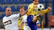 FC Slovan Liberec vs. Fk Teplice. Na fotografii Jan Nezmar aJiří Sabou