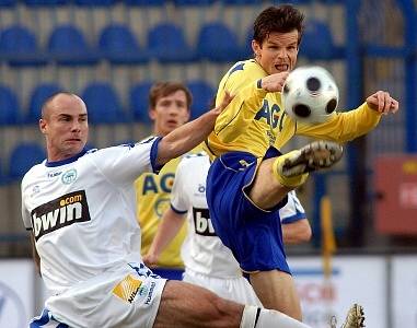 FC Slovan Liberec vs. Fk Teplice. Na fotografii Jan Nezmar aJiří Sabou