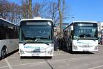 Představení nových autobusů pro Jablonecko, Semilsko, Jilemnicko či Turnovsko. Na snímku vpravo dálkový autobus Crossway PRO, vlevo příměstský autobus Crossway LE.