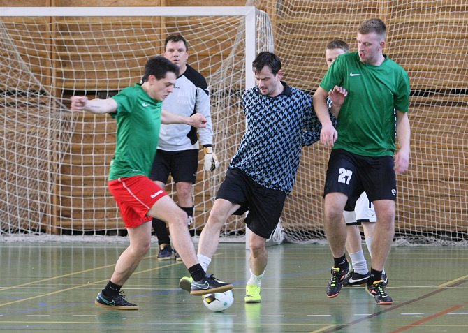 Každou neděli se v tělocvičně ZŠ Barvířská v Liberci hraje malý fotbal za účasti 12 mužstev.