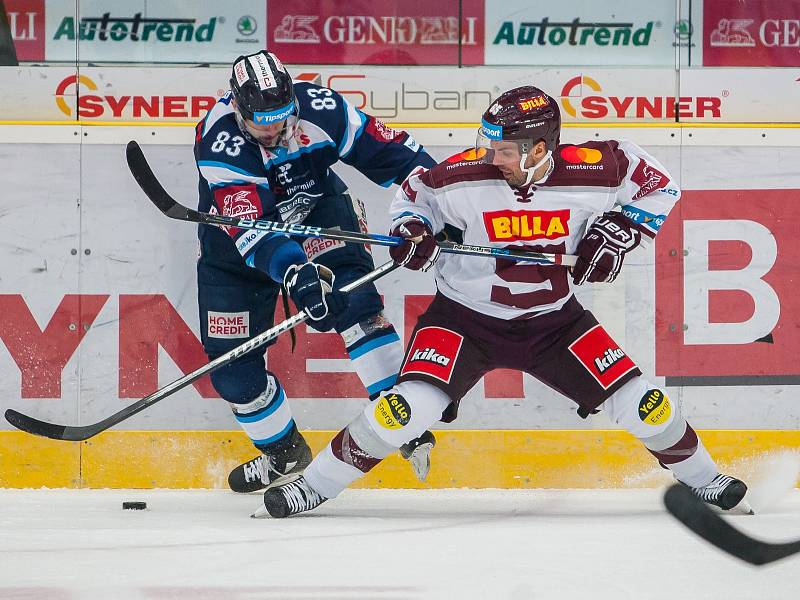 První zápas předkola play off extraligy Bílí Tygři Liberec - HC Sparta Praha.