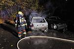 V Hrádku nad Nisou v neděli večer hasiči likvidovali požár odstaveného vozu.