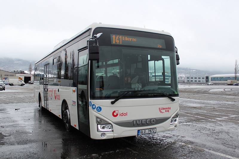 Společnost ČSAD Liberec představila přírůstek do svého vozového parku – sedmnáct autobusů značky Iveco.