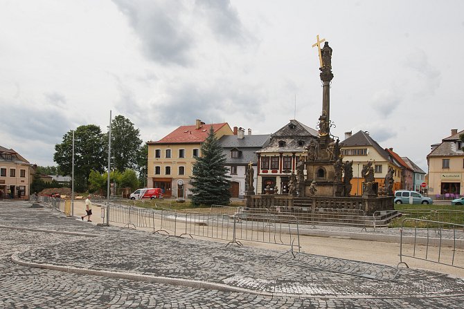 Rekonstrukce náměstí v Jablonném v Podještědí.