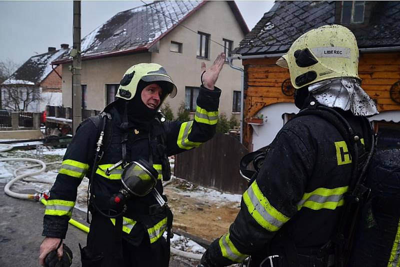 Do své poslední služby nastoupil hasič tělem i duší Lumír Jíra. Rozloučit se s ním přišli nejen kolegové ze směn, ale také zástupci z vedení Hasičského záchranného sboru Libereckého kraje.