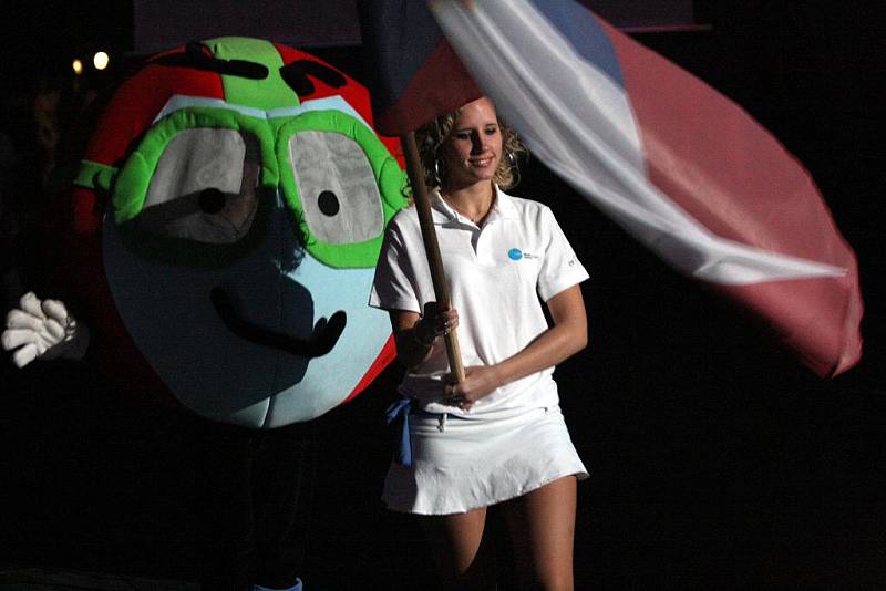 V neděli 31.ledna večer v liberecké Tipsportaréně slavnostně odstartovaly zapálením olympijského ohně „Hry IV. zimní olympiády dětí a mládeže České republiky“ (ODM).