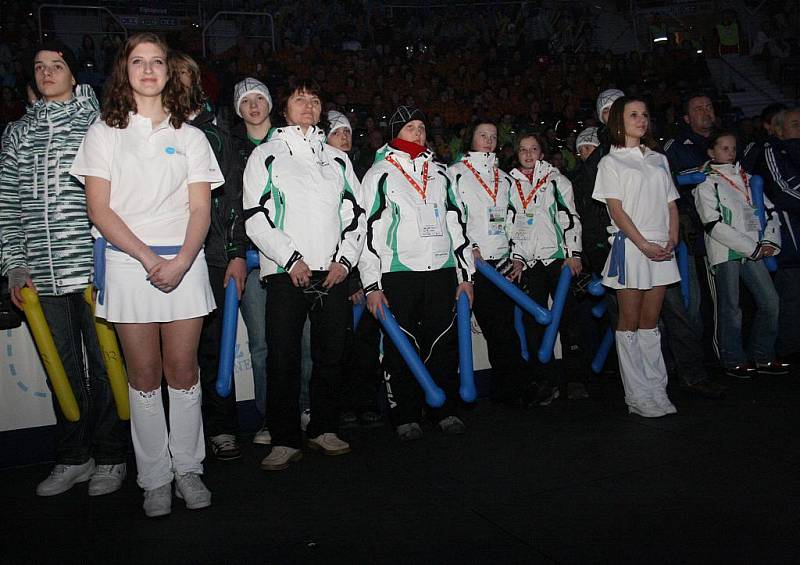 V neděli 31.ledna večer v liberecké Tipsportaréně slavnostně odstartovaly zapálením olympijského ohně „Hry IV. zimní olympiády dětí a mládeže České republiky“ (ODM).