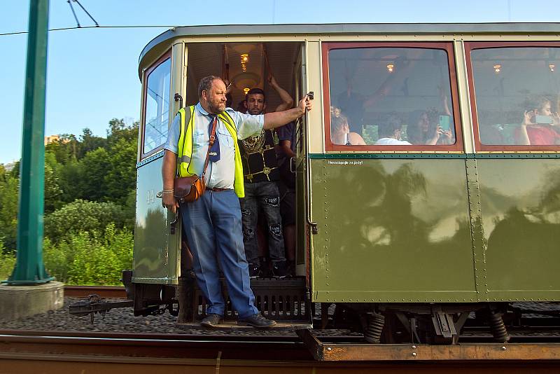 Konec metrovky v Čechách