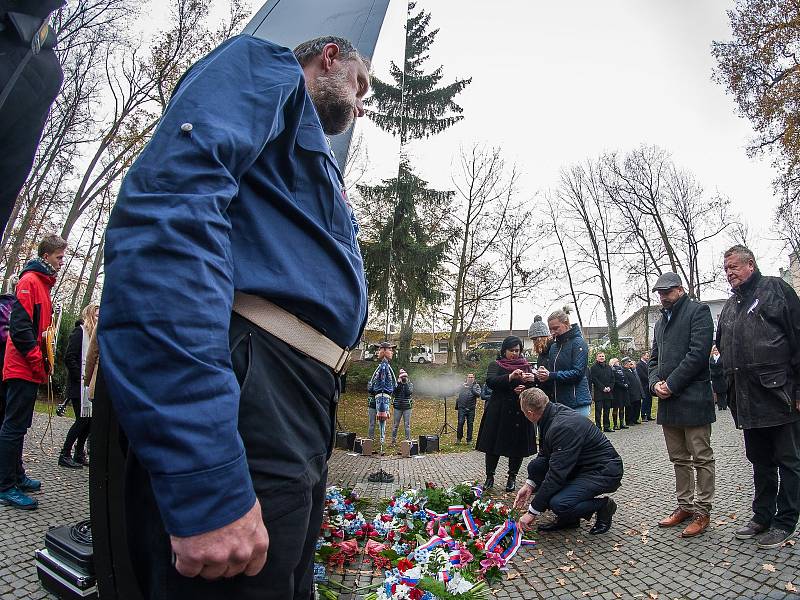 Vzpomínkové shromáždění se konalo 17. listopadu u Památníku obětem komunismu v Liberci u příležitosti výročí sametové revoluce v roce 1989.